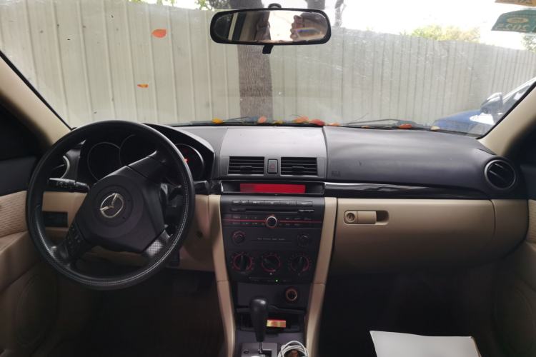 Used Mazda 3 2007 1.6L Automatic Standard Edition Center Console