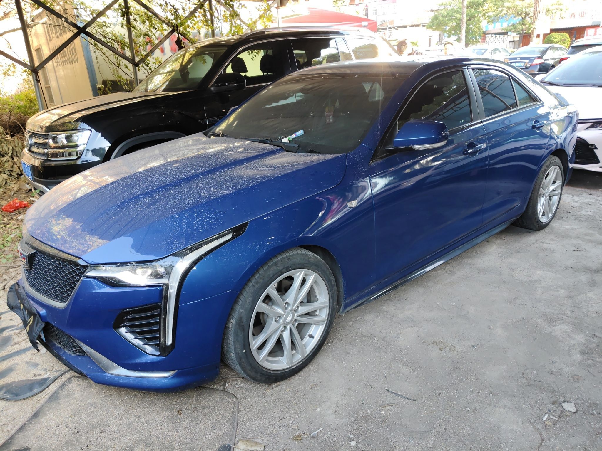 Под передней частью автомобиля