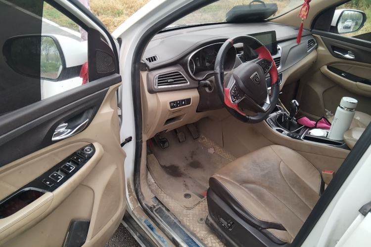 Used Baojun 730 2017 1.5T Manual Luxury Version 7 Seats Driver Seat