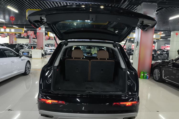 Used Audi Q7 2019 55 TFSI Technology Edition Trunk