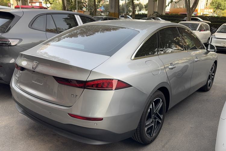 Used Roewe D7 2023 DMH 125km Superior Edition
