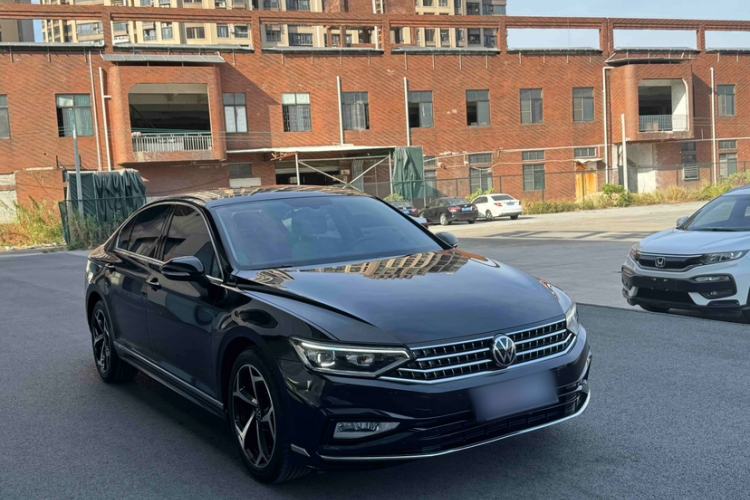 Used Volkswagen Magotan 2023 2 Million Units Limited Edition 330TSI DSG Leading Version
