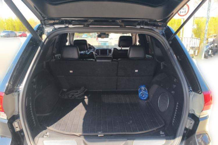 Used Jeep Grand Cherokee 2014 3.0TD Diesel Comfort Navigation Version Trunk