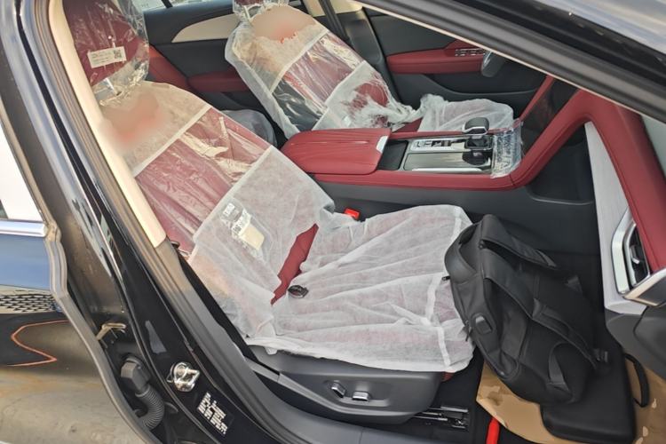 Used Hongqi H5 2025 2.0T Automatic Flag Edition – 500 000 Units Commemorative Version
