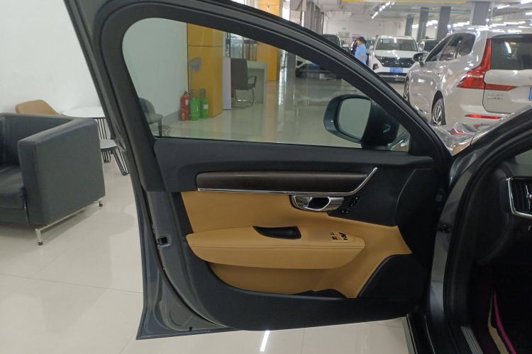 Used Volvo V90 2017 Cross Country T5 AWD Smart Range Edition