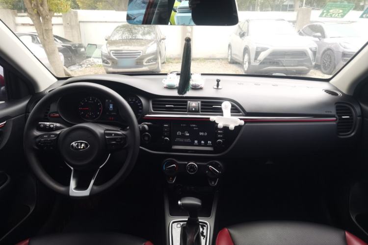 Used Kia KX Cross 2017 1.4L AT GLS Center Console