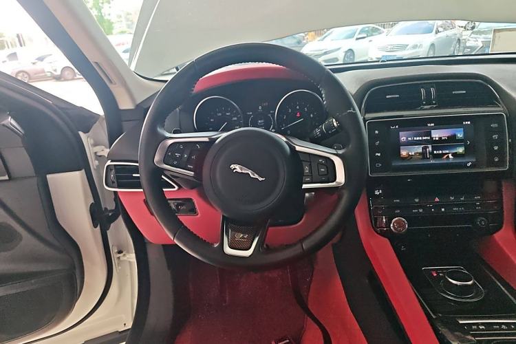 Used Jaguar F-PACE 2018 2.0T Two-Wheel Drive Urban Deluxe Edition