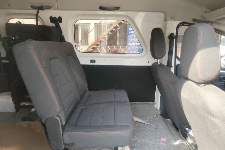 Used Yufeng Gold Warehouse 2025 Model Bus Version with Slow Charger Interior 4