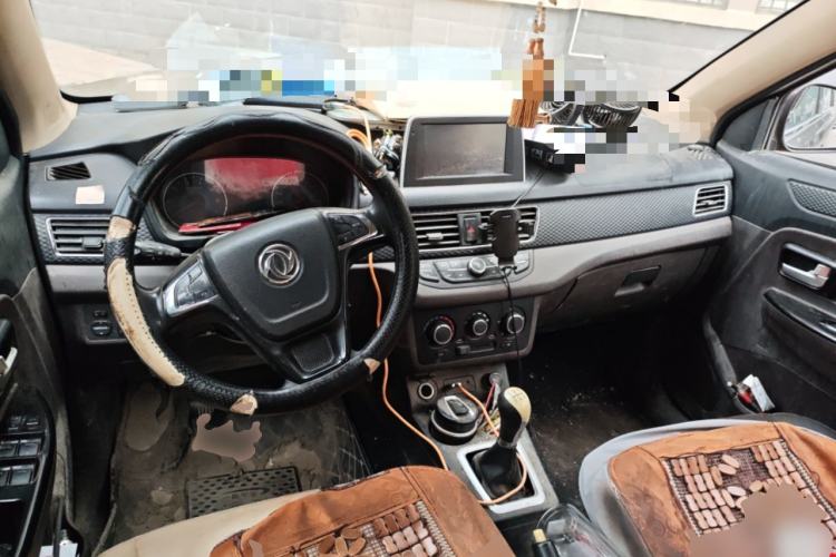 Used Dongfeng Fengon 330 2019 1.5L 330S Manual Luxury Van China VI Standard Center Console