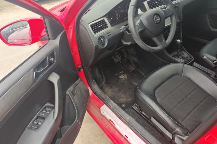 Used Skoda Rapid Spaceback 2016 Revised 1.6L Automatic Chuanxing Version Driver Seat