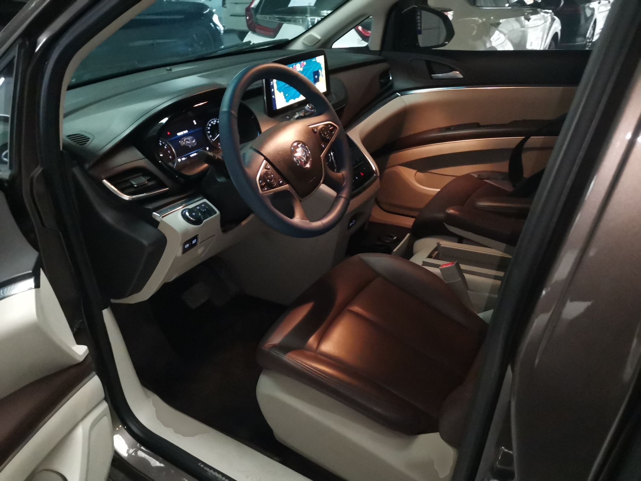 Переднее сиденье в автомобиле