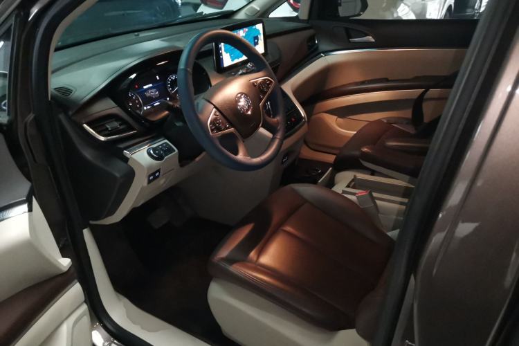 Used Buick GL8 2023 Land Executive Class Comfort Model Left Front Seat