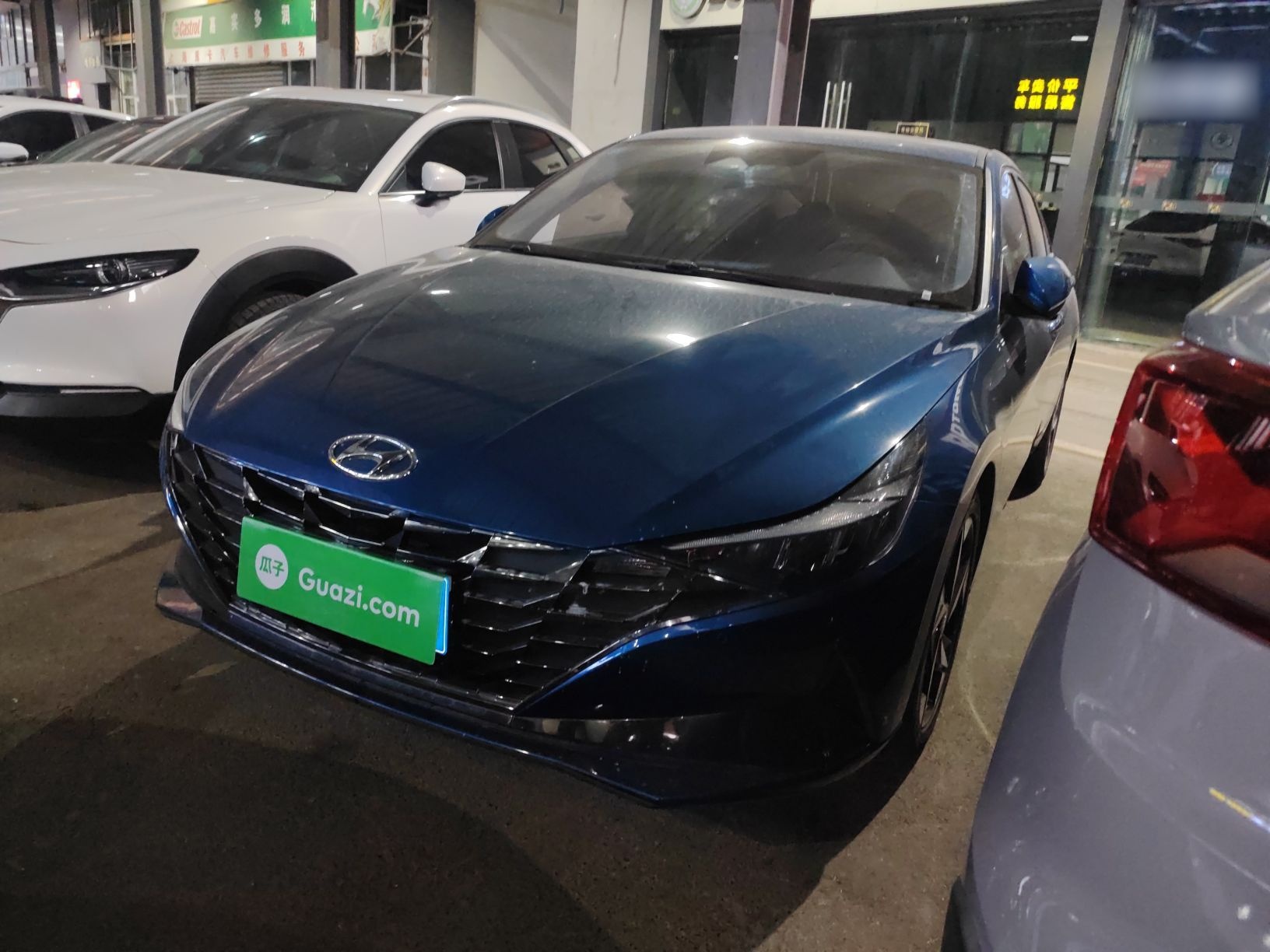 Под передней частью автомобиля