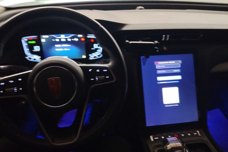 Used Hongqi H5 2023 2.0T Automatic Smart Connect Flagship Edition Center Console