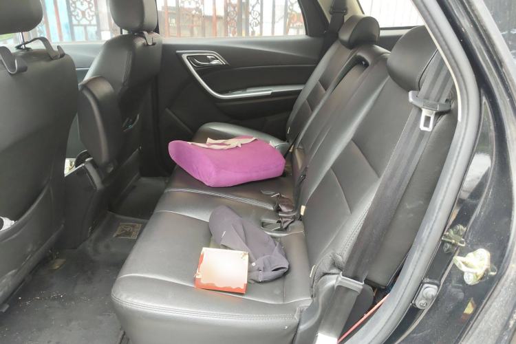 Used JMC Yusheng S350 2013 2.4T Automatic 2WD Diesel Luxury Edition 5 Seats
