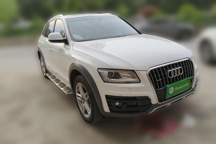 Used Audi Q5 2017 Plus 40 TFSI Technology Model Front Right 45 Deg
