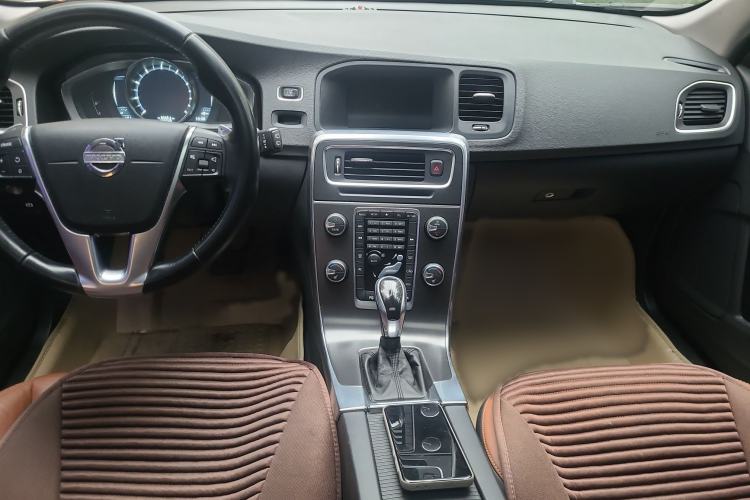 Used Volvo V60 2014 Restyled T5 Zhiya Edition
