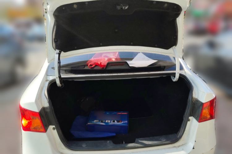 Used Roewe 350 2015 1.5L Manual Luxury Sunroof Edition Trunk