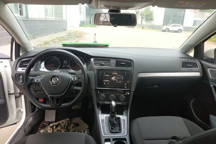 Used Volkswagen Golf 2020 200TSI DSG Comfortable and Ambitious Edition Center Console