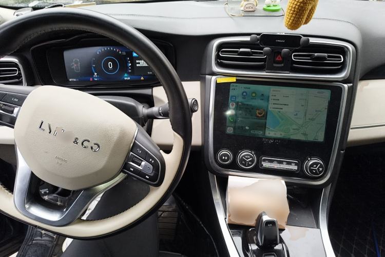 Used Lynk & Co 01 2017 2.0T Two-Wheel Drive Zhaopu Version Center Console