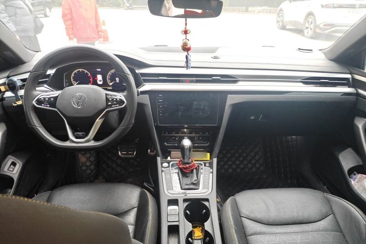 Used Volkswagen FAW-Volkswagen CC 2021 380TSI Striking Edition Center Console