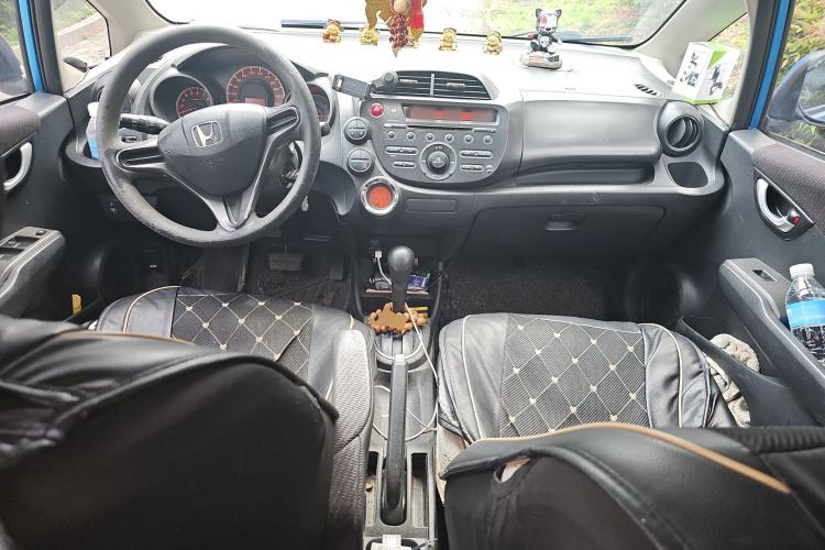 Used Honda Fit 2011 1.5L automatic panoramic sunroof version
