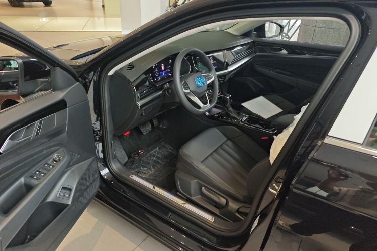 Used Volkswagen Passat New Energy 2025 430 PHEV Hybrid Business Edition Driver Seat