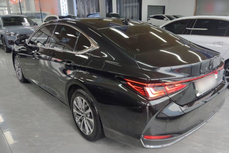 Used Lexus ES 2025 200 Premium Edition Exterior 2