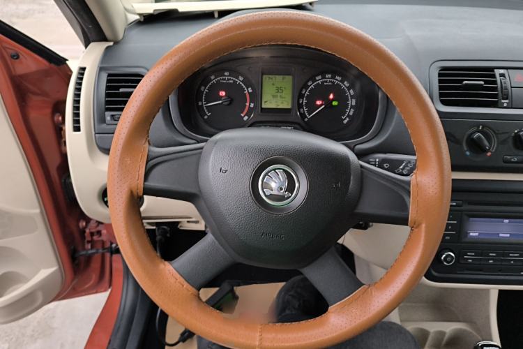 Used Skoda Fabia 2014 1.4L Automatic Crystal Edition
