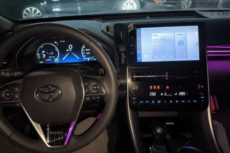 Used Toyota Avalon 2022 Dual-Engine 2.5L XLE Premium Edition Center Console