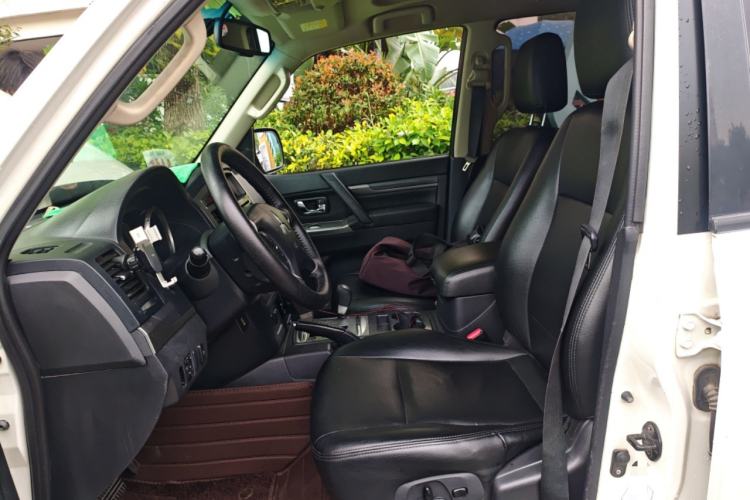 Used Mitsubishi Pajero 2016 3.0L Automatic Standard Version China IV Standard Left Front Seat