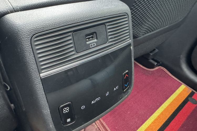 Used EXEED Lanyue 2021 400T Four-Wheel Drive Starlight Pro Edition 7 Seats Interior 3