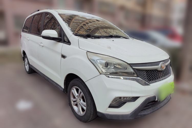 Used HYOSOW H3 2015 1.5L manual Comfort trim level Front Right 45 Deg