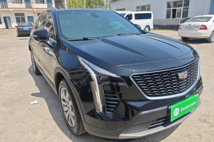 Used Cadillac XT4 2021 28T Two-Wheel Drive Luxury Version Front Right 45 Deg