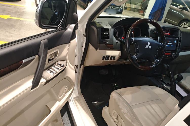 Used Mitsubishi Pajero 2018 V97 3.8L 5-Door GLS Sunroof – Middle East