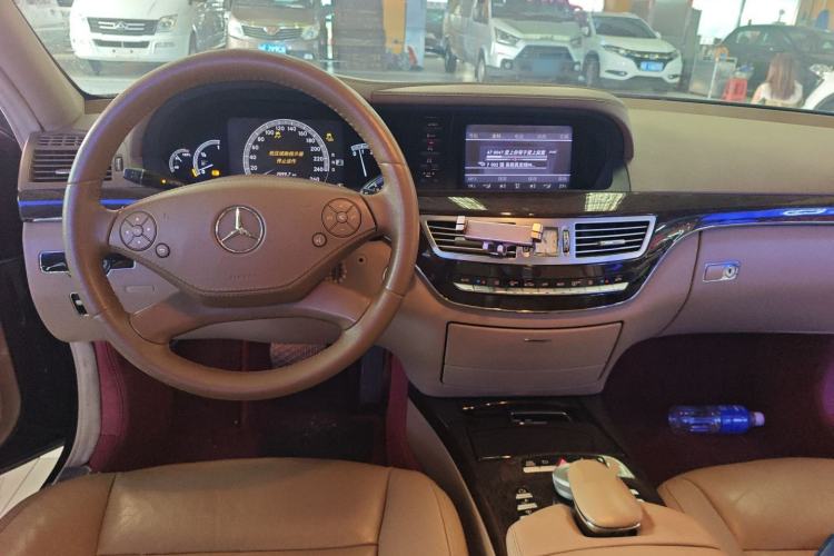 Used Mercedes-Benz S-Class 2012 S 300 L Prestige Grand Edition Center Console