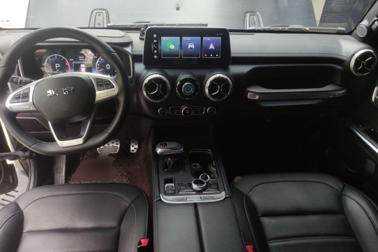 Used BAIC Off-Road BJ40 2023 2.0D Automatic Four-Wheel Drive Blade Hero Edition Adventurer Type Center Console
