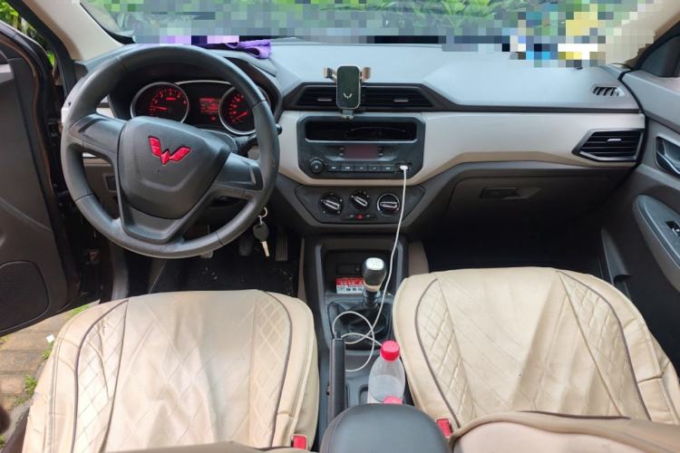 Used Wuling Hongguang 2021 1.5L S Standard Version LAR Center Console