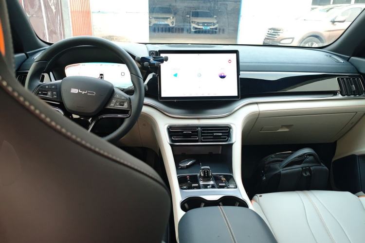 Used BYD Song PLUS New Energy 2023 Champion Edition DM-i 110KM Flagship Model Center Console