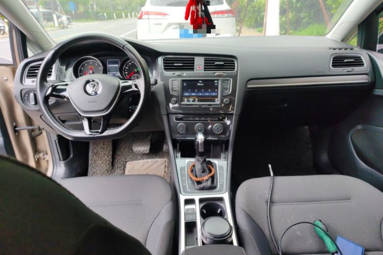 Used Volkswagen Golf 2017 1.6L Automatic Comfort Million-Vehicle Anniversary Edition Center Console