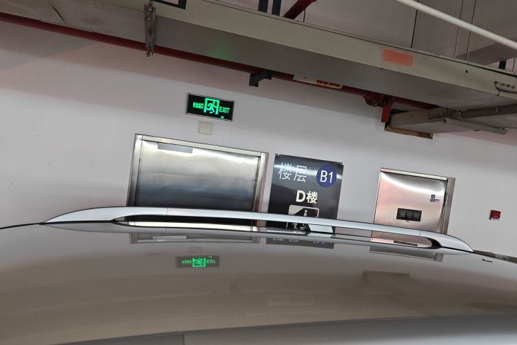 Used Haval H5 Classic 2018 Classic Edition 2.0T Manual Two-Wheel Drive Elite Model Roof