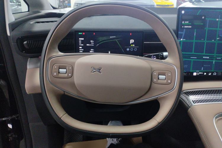 Used XPeng X9 2025 740 Ultra-Long Range Max Steering Wheel