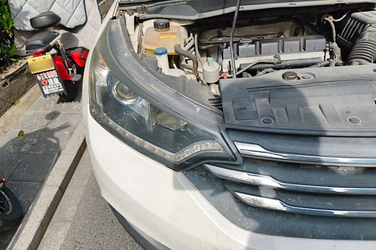 Used Dongfeng Aeolus AX7 2015 2.0L Automatic Zhiyi Trim