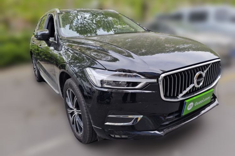 Used Volvo XC60 2018 T5 4x4 Zhiya Luxury Edition Front Right 45 Deg