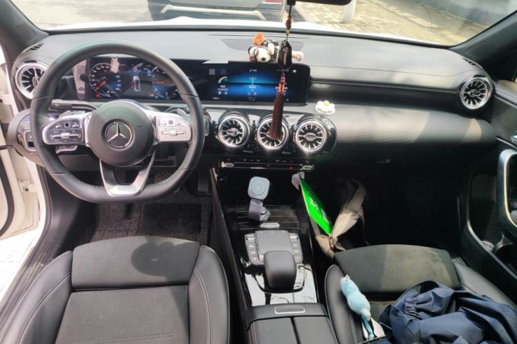 Used Mercedes-Benz A-Class 2022 Revised Version A 200 L Sport Sedan Fashionable Style Center Console
