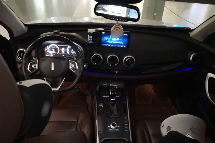 Used Wey VV7 2017 2.0T Ultra-Luxury Version Center Console