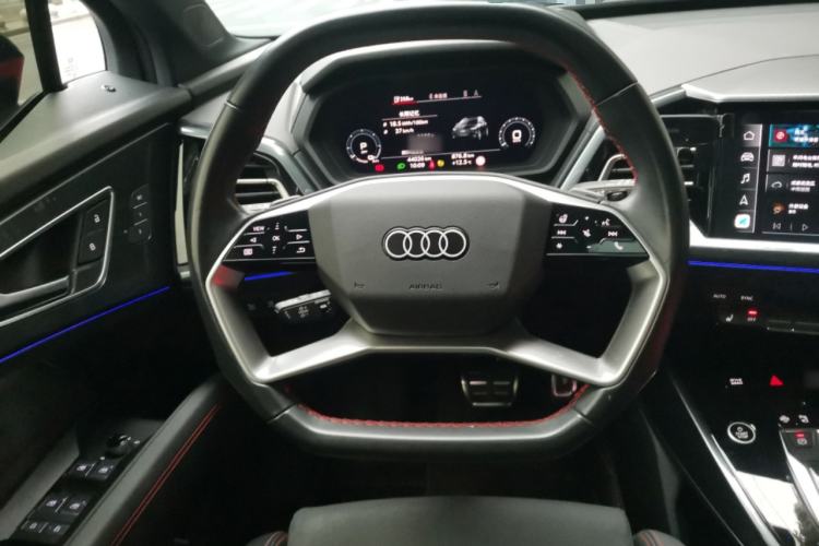 Used Audi Q5 e-tron 2022 50 e-tron quattro edition one Artistic Collection Edition Steering Wheel