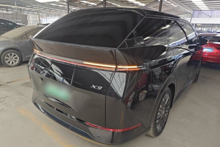 Used XPeng X9 2025 740 Ultra-Long Range Max Rear Right 45 Deg