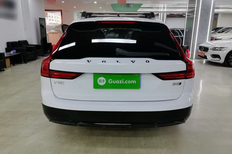 Used Volvo V90 2021 Cross Country B5 AWD Smart Range Edition Exterior 4