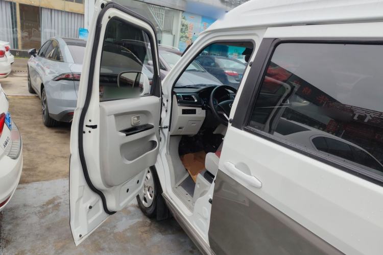 Used Jinbei New Hiace X30L 2022 1.5L Luxury Central Air-Conditioned Coach China VI Standard SWC15M
